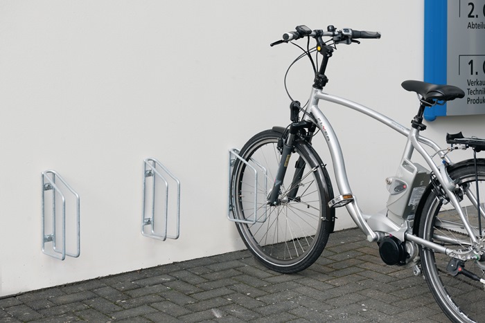 WSM Fahrradklemmbügel  90° verzinkt Anzahl Radstände 1 für Wandbefestigung